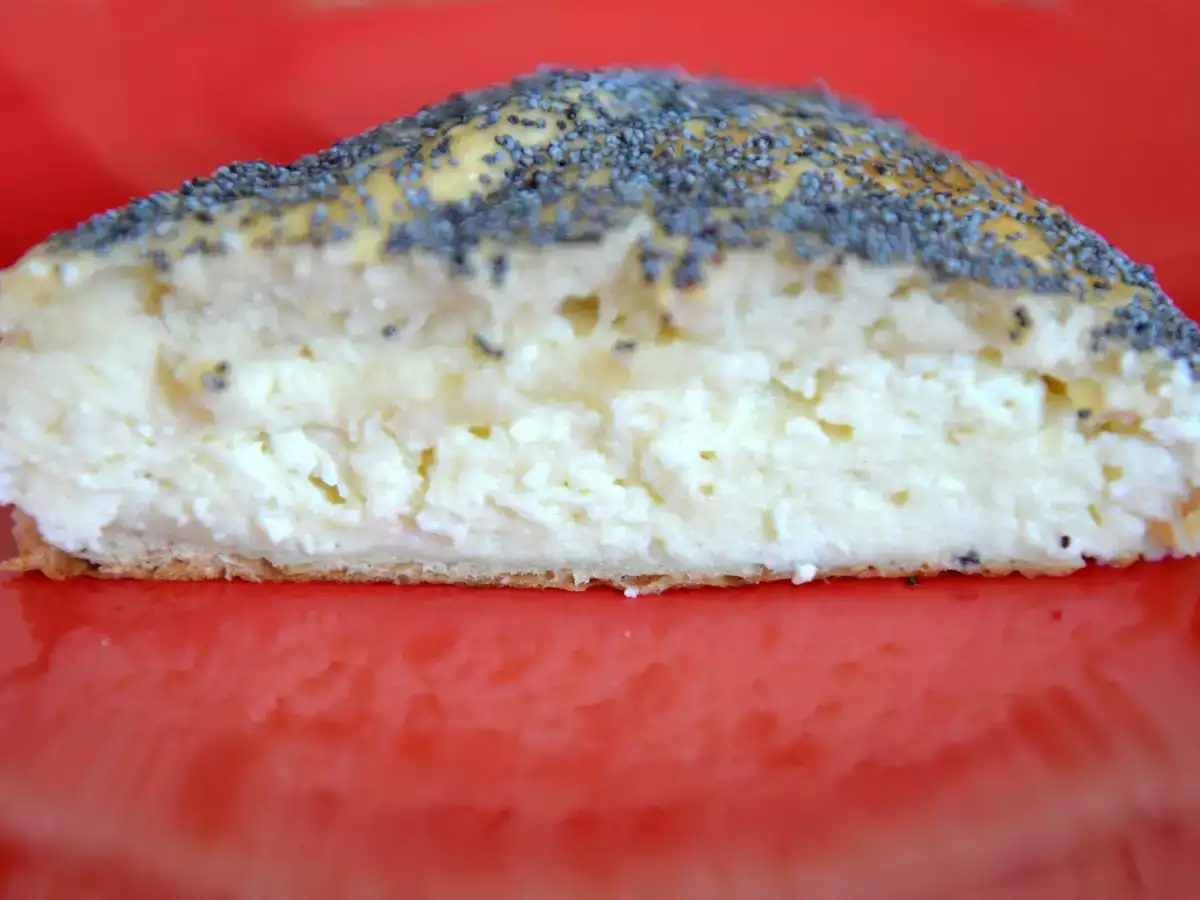 Пай със сладко сирене и кисело мляко в макова коричка - снимка 4