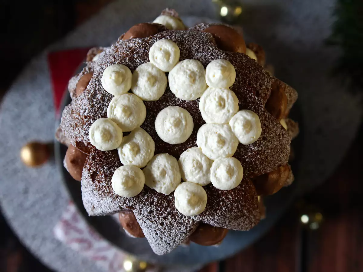 Пандоро бриош с пълнеж от крем с Nutella и ванилов крем във формата на коледна елха - снимка 3