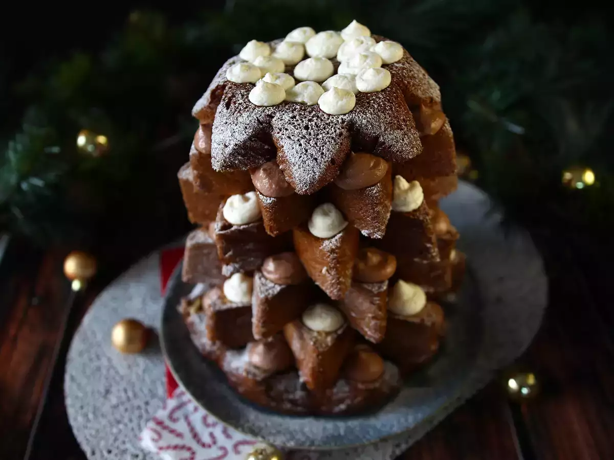 Пандоро бриош с пълнеж от крем с Nutella и ванилов крем във формата на коледна елха - снимка 5