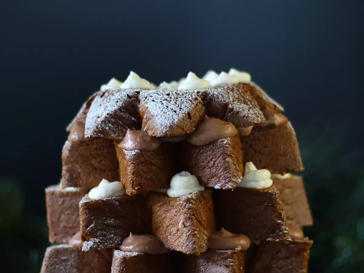 Пандоро бриош с пълнеж от крем с Nutella и ванилов крем във формата на коледна елха - снимка 7