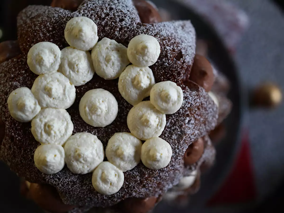 Пандоро бриош с пълнеж от крем с Nutella и ванилов крем във формата на коледна елха - снимка 8