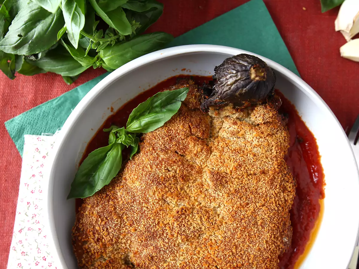 Паниран патладжан по милански, но вегетариански - Готвене във фритюрник - снимка 4