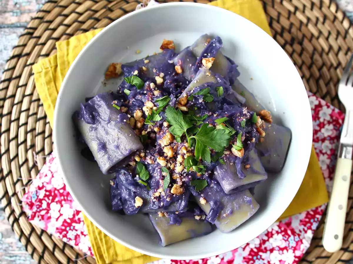 Паста с червено зеле и орехи - първото ястие, което изглежда добре и е лесно за приготвяне - снимка 3