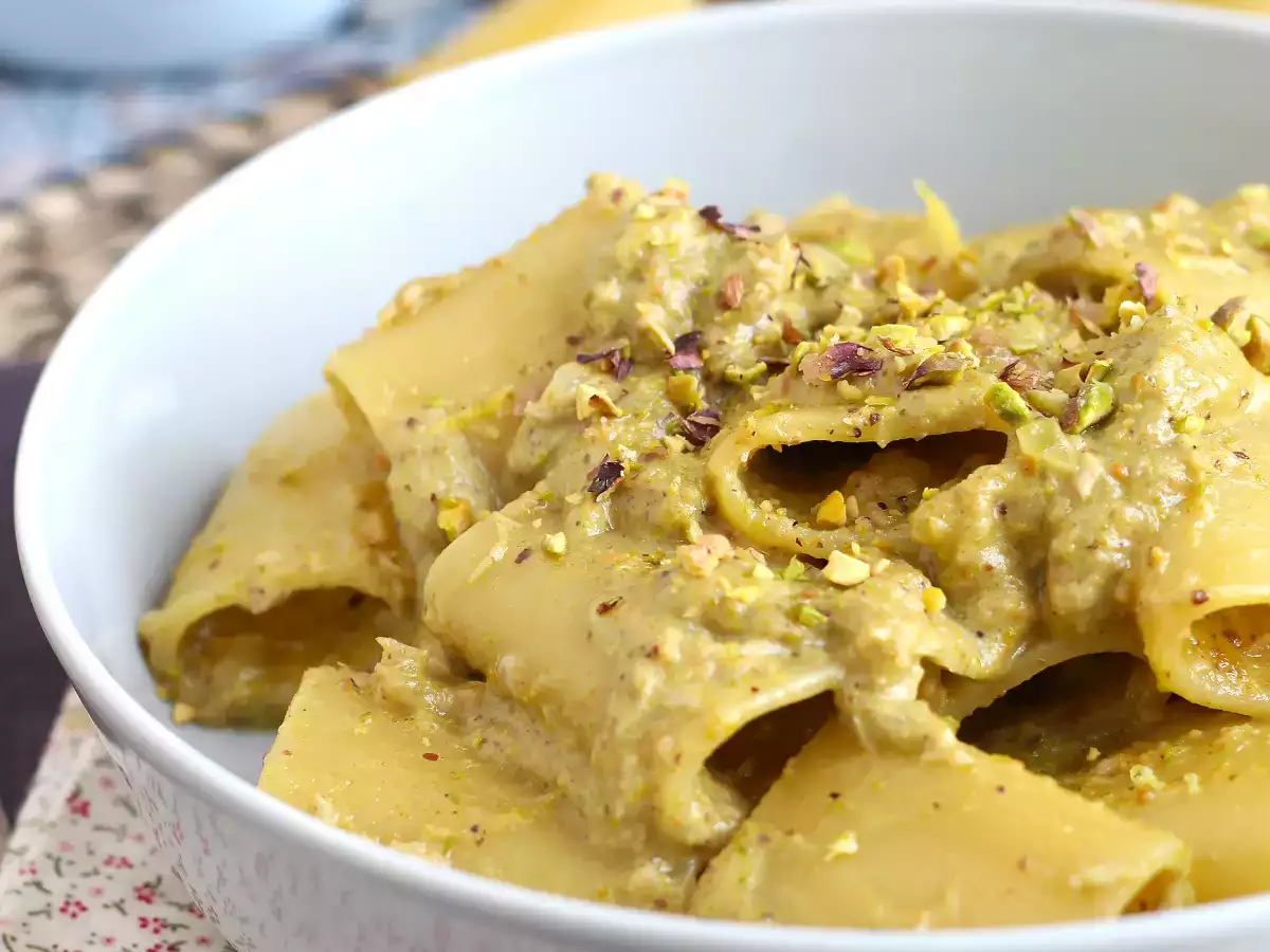 Паста с риба тон, шамфъстък и лимон - снимка 2