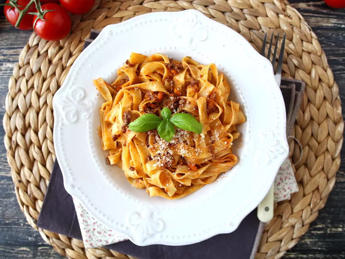Паста със сос болонезе - tagliatelle al ragù alla bolognese - снимка 5