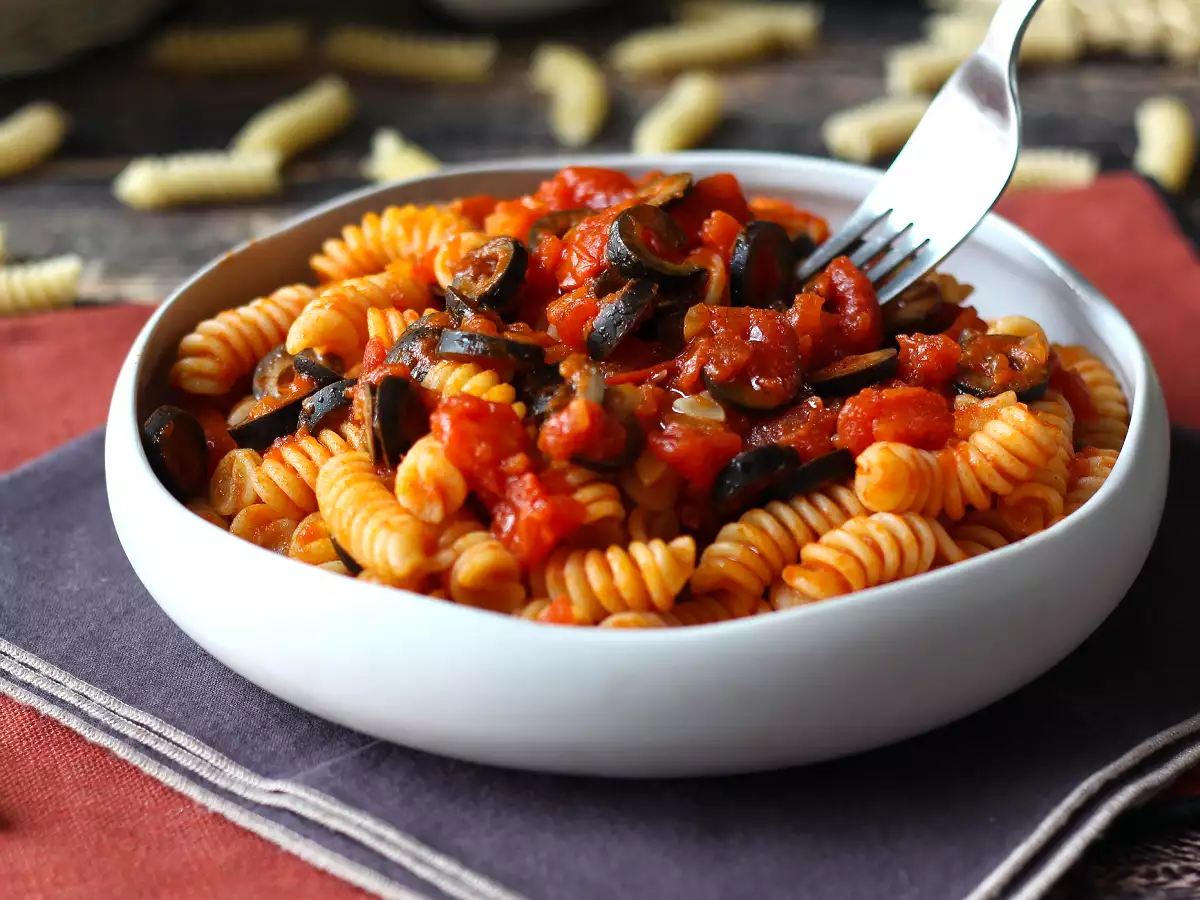 Паста със сос от маслини: евтина, вкусна и лесна за приготвяне! - снимка 5
