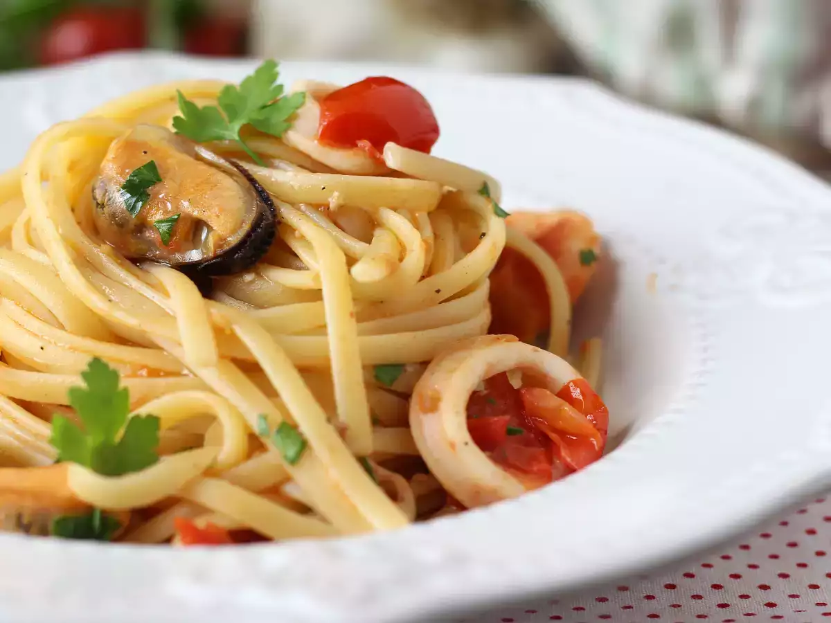 Паста със замразени морски дарове – вкусно и изключително бързо първо ястие - снимка 2
