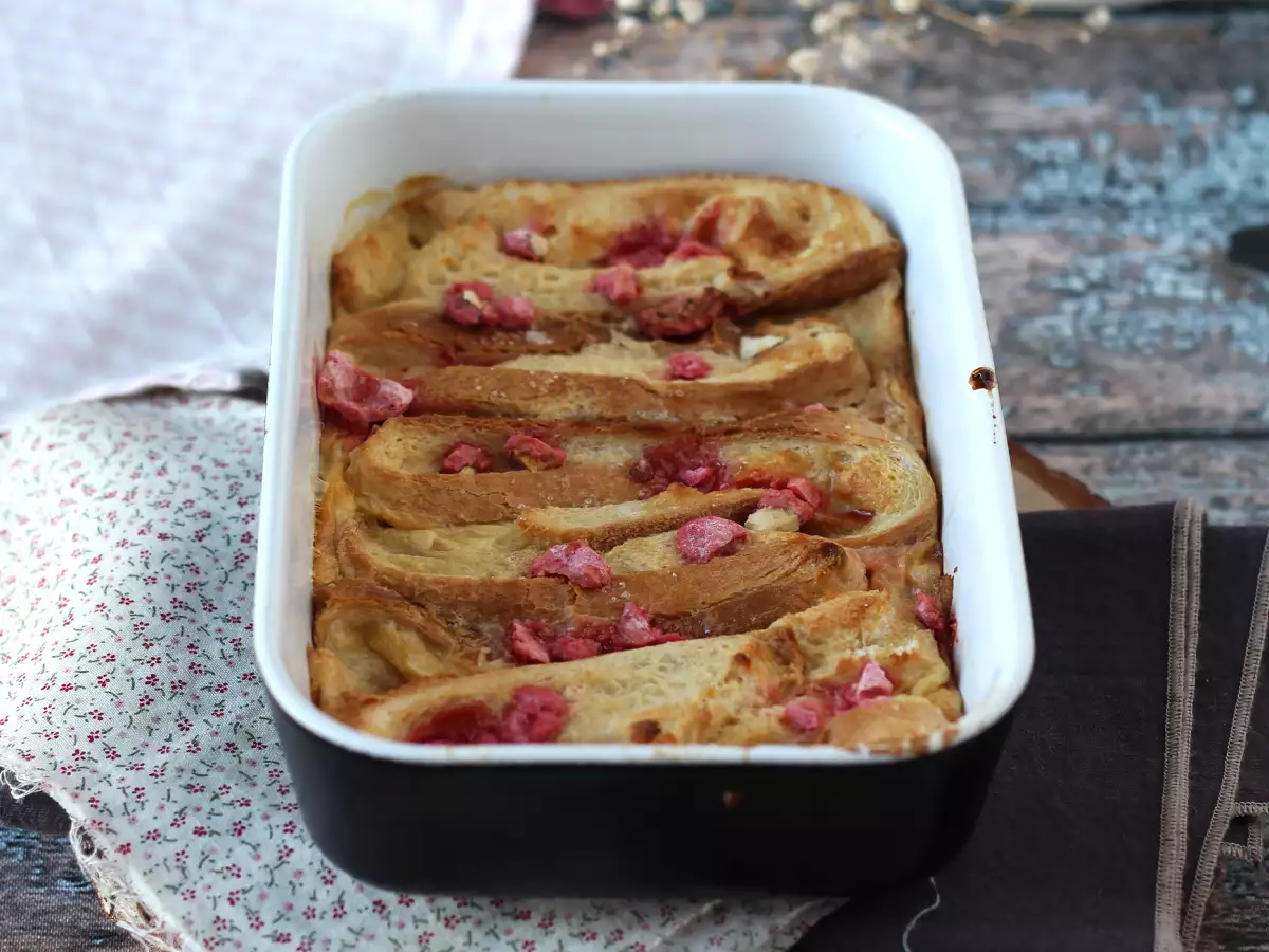 Печен френски тост с розови пралини – изключително вкусна рецепта