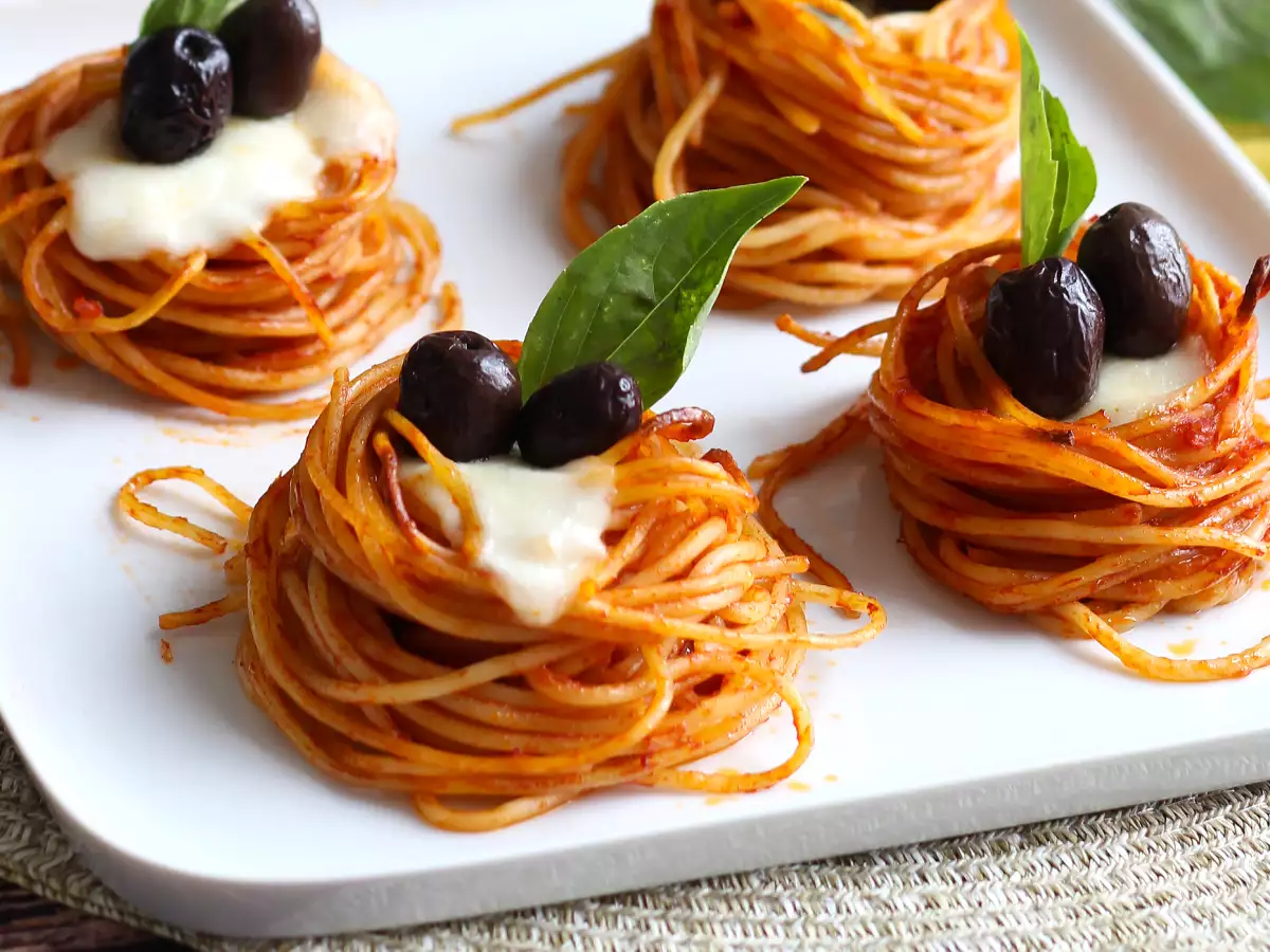 Печени гнезда от паста – вкусно и изключително лесно за приготвяне основно ястие - снимка 5