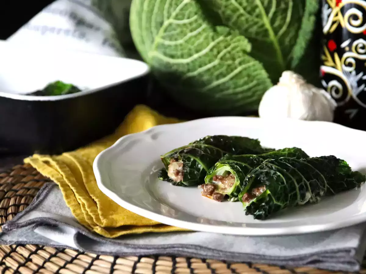 Печени рулца от савойско зеле - лесната и евтина рецепта за семеен обяд