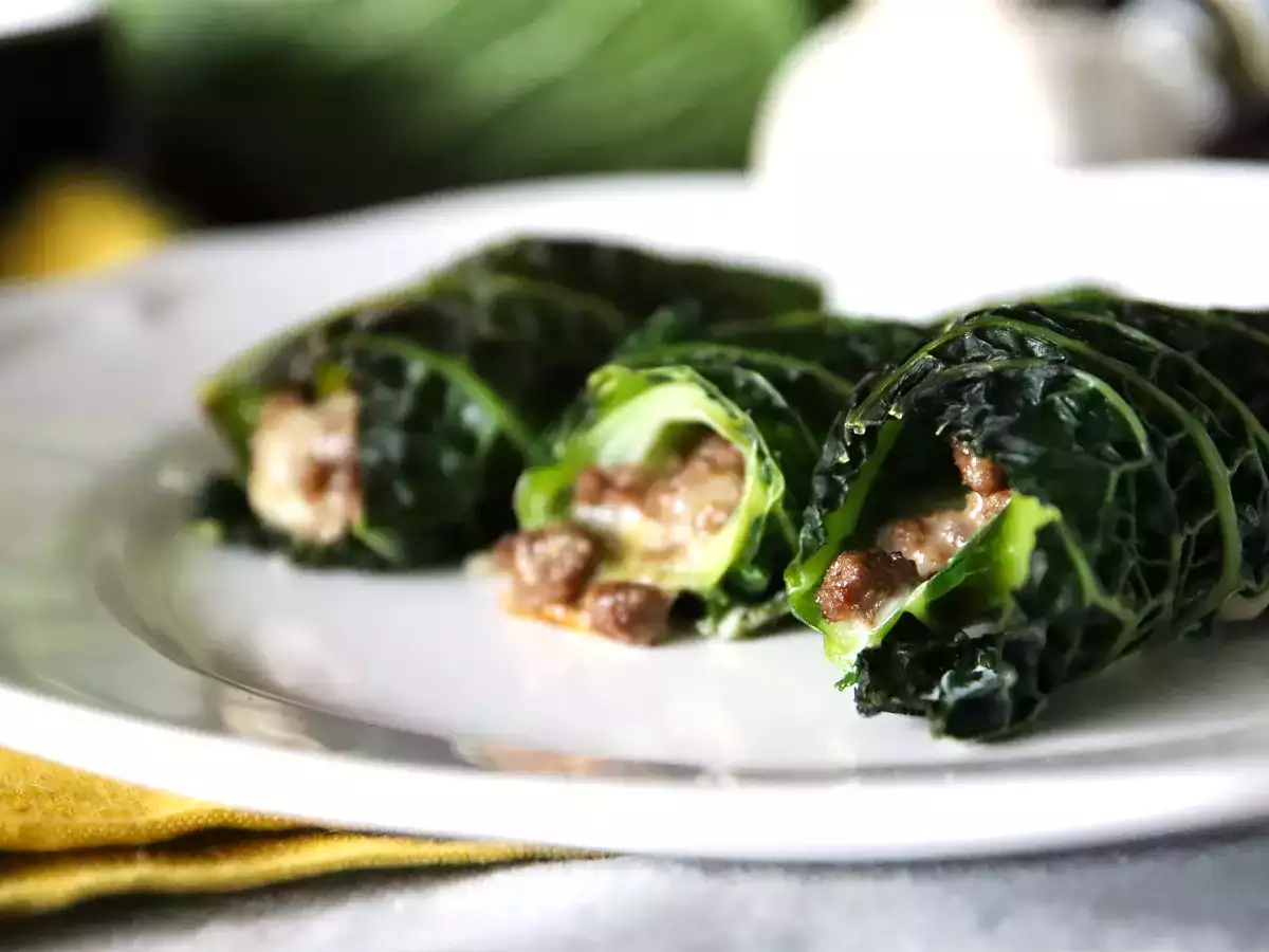 Печени рулца от савойско зеле - лесната и евтина рецепта за семеен обяд - снимка 3