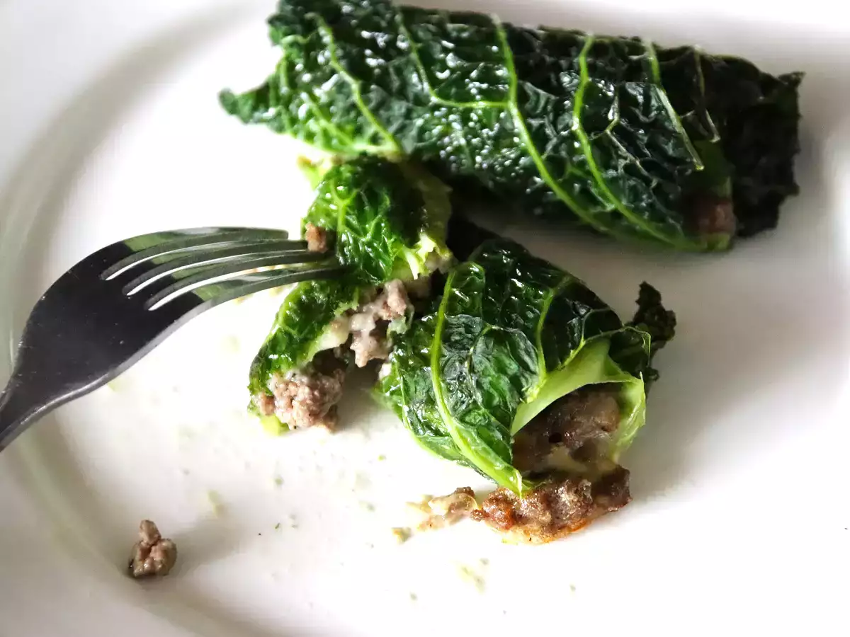 Печени рулца от савойско зеле - лесната и евтина рецепта за семеен обяд - снимка 5