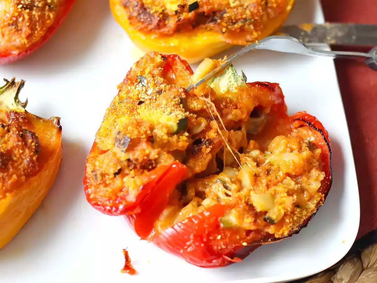 Печени вегетариански пълнени чушки: лесна и вкусна рецепта със зеленчуци и сирене моцарела - снимка 4