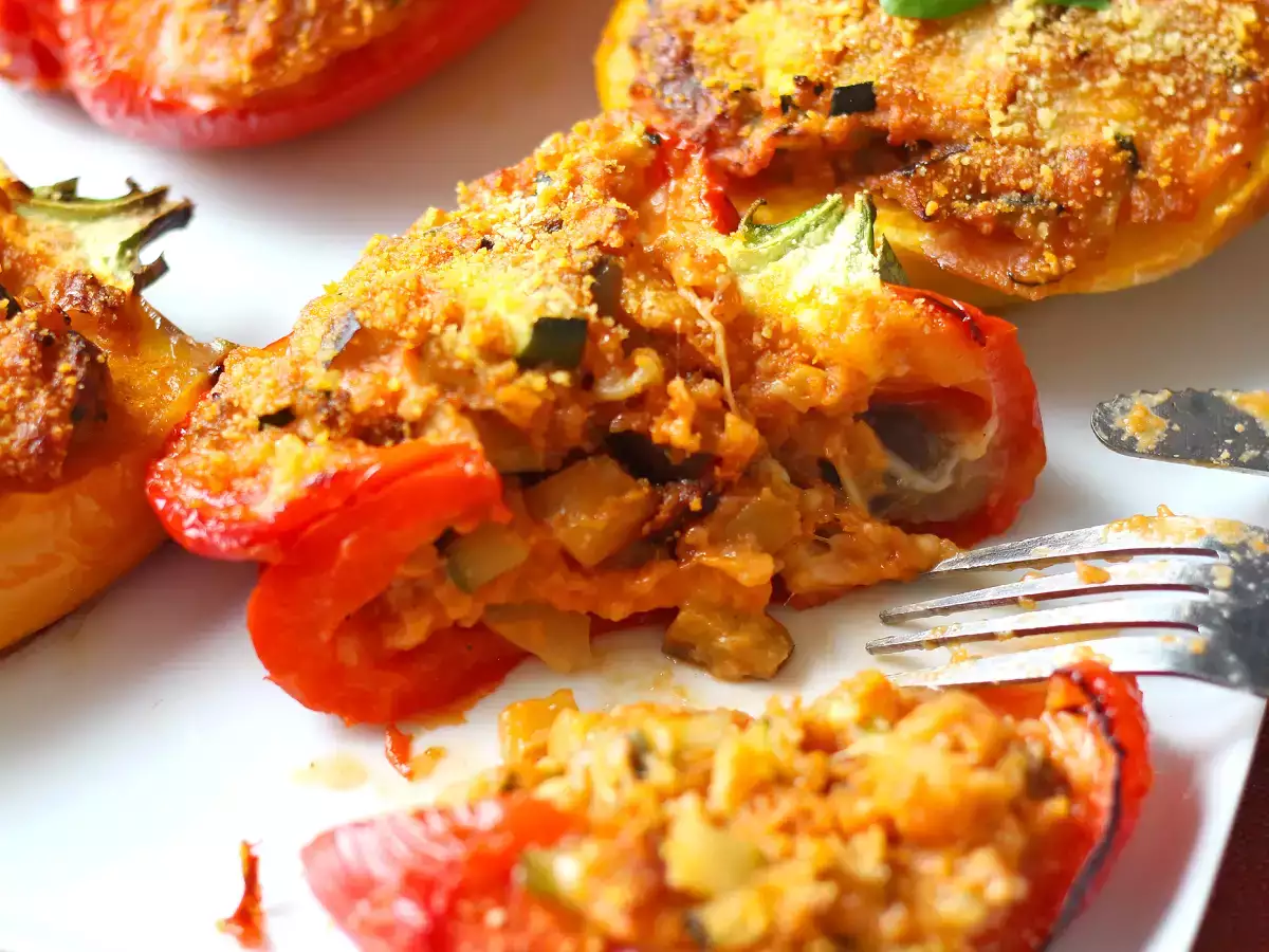 Печени вегетариански пълнени чушки: лесна и вкусна рецепта със зеленчуци и сирене моцарела - снимка 6