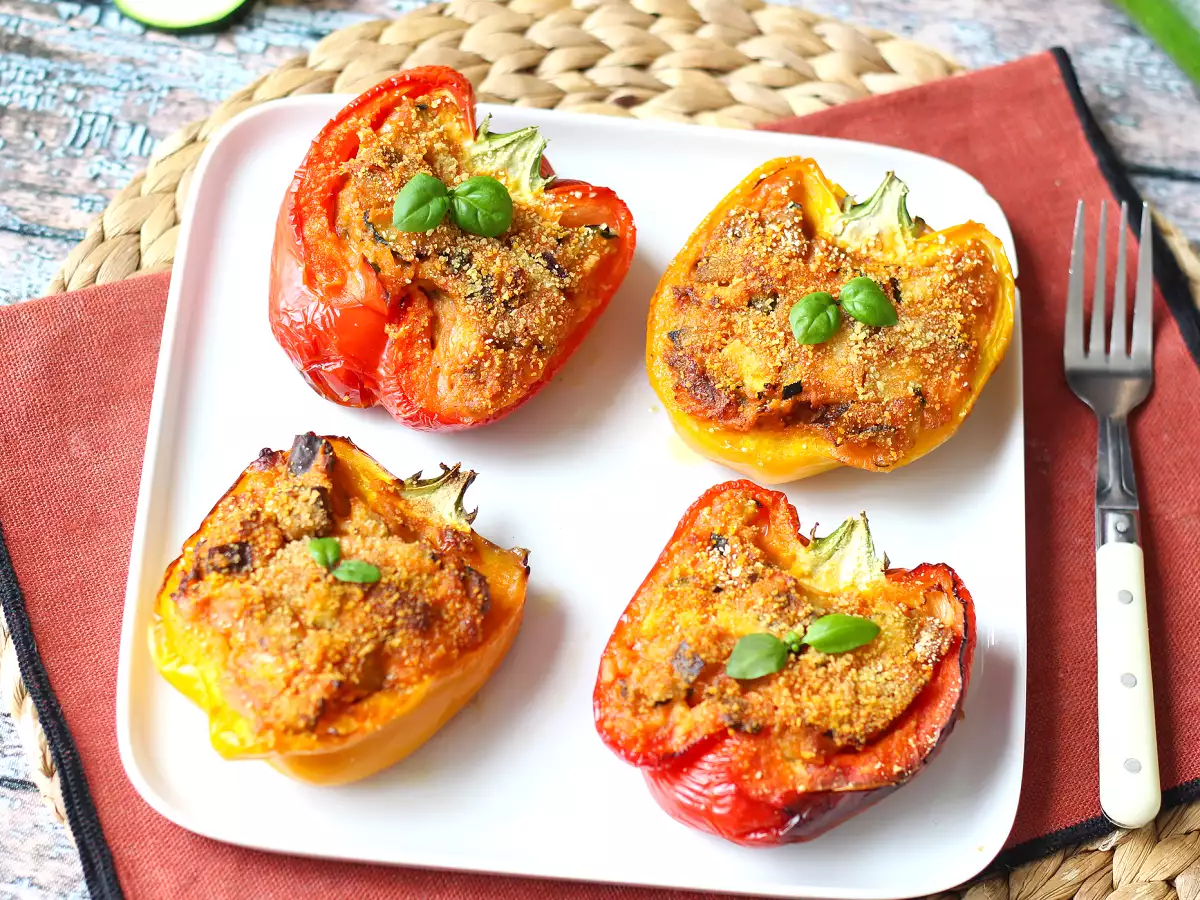 Печени вегетариански пълнени чушки: лесна и вкусна рецепта със зеленчуци и сирене моцарела - снимка 8