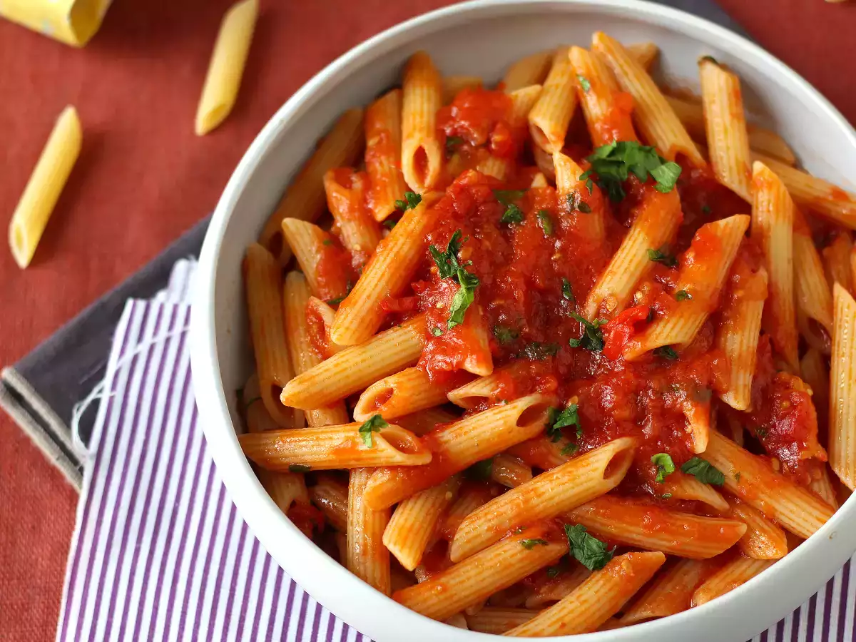 Penne all'arrabbiata: италианска класика, която сгрява сърцето! - снимка 3