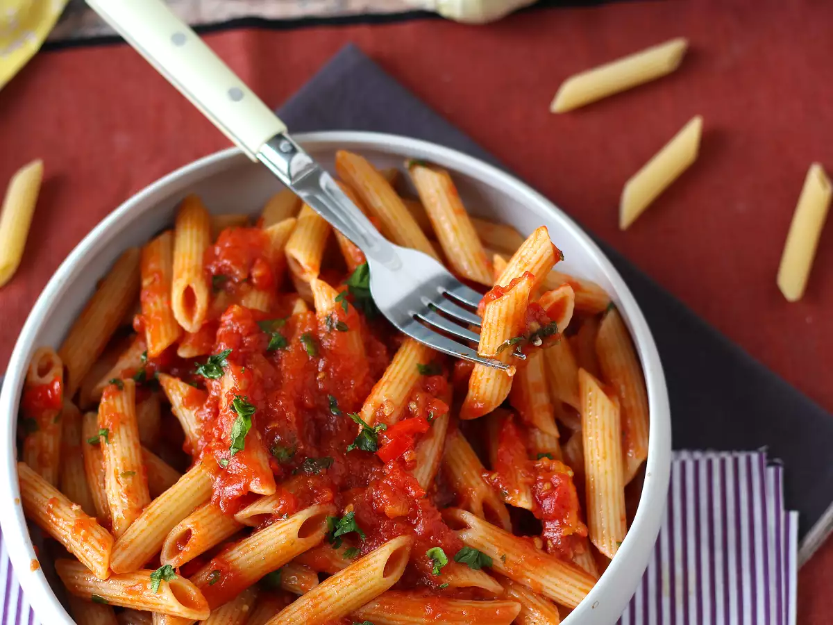 Penne all'arrabbiata: италианска класика, която сгрява сърцето! - снимка 6