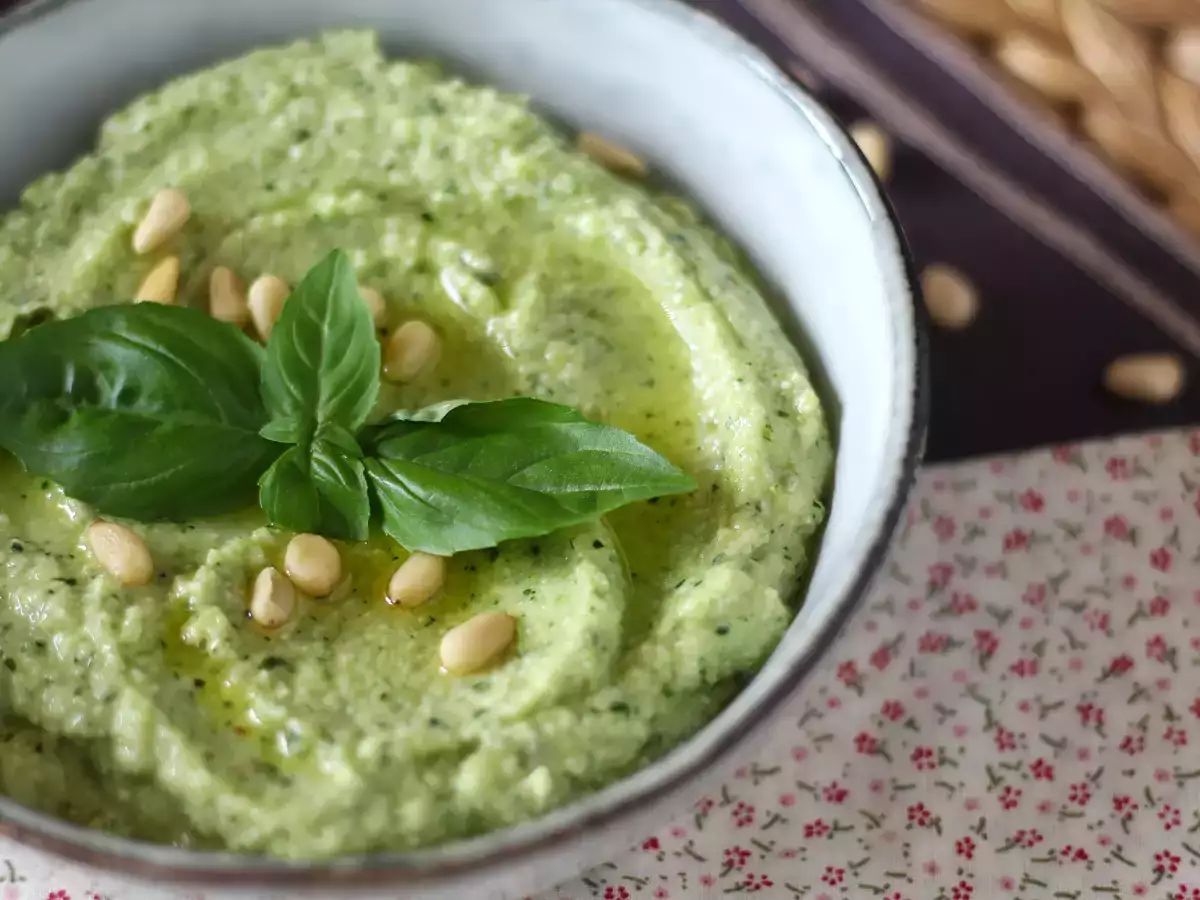 Песто от тиквички без термична обработка – бърза и вкусна рецепта - снимка 2