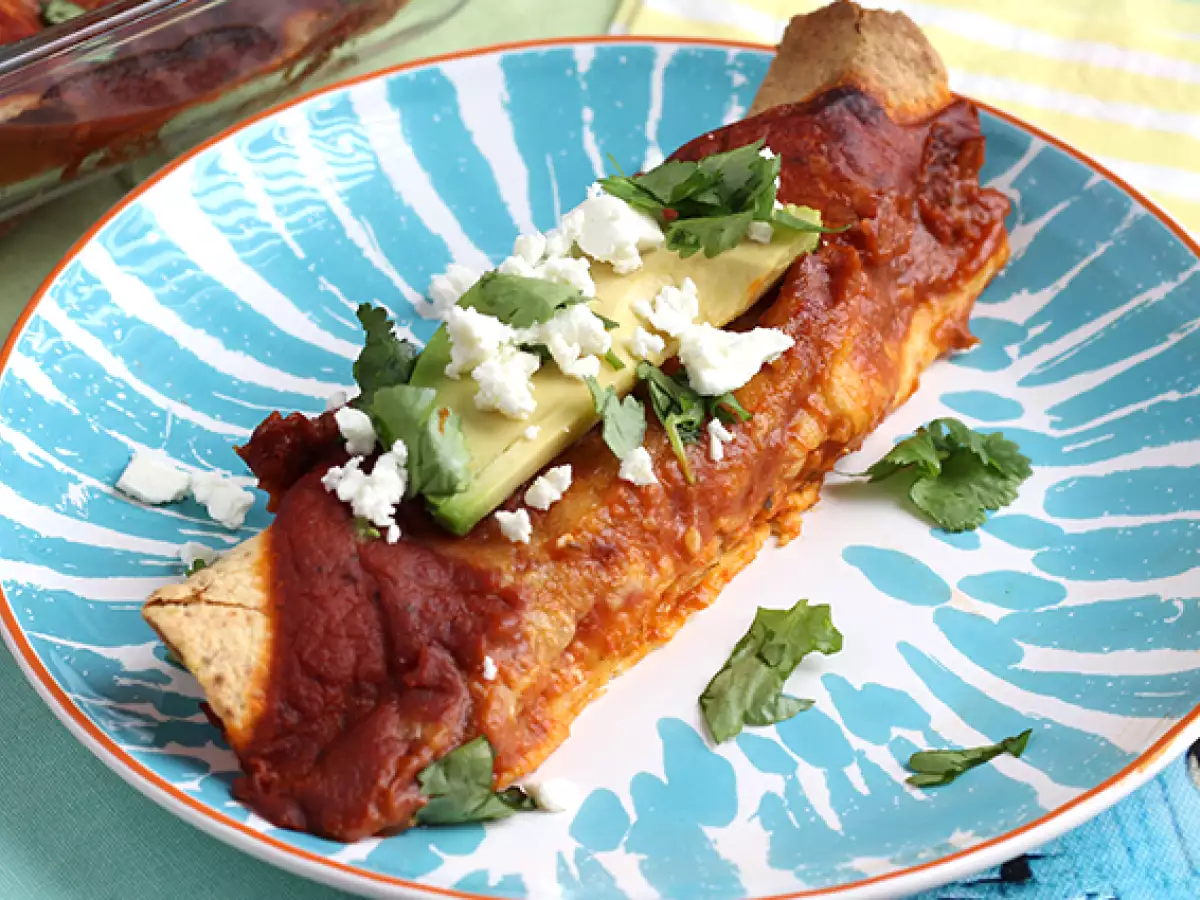 Пилешки енчиладас със сос чили - снимка 2