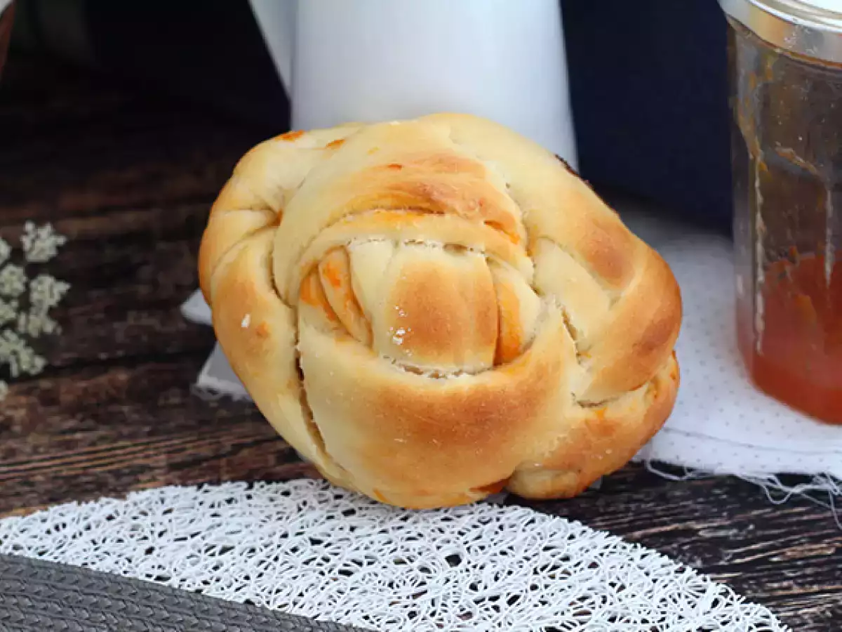 Плетени кайсиеви бриоши - снимка 3