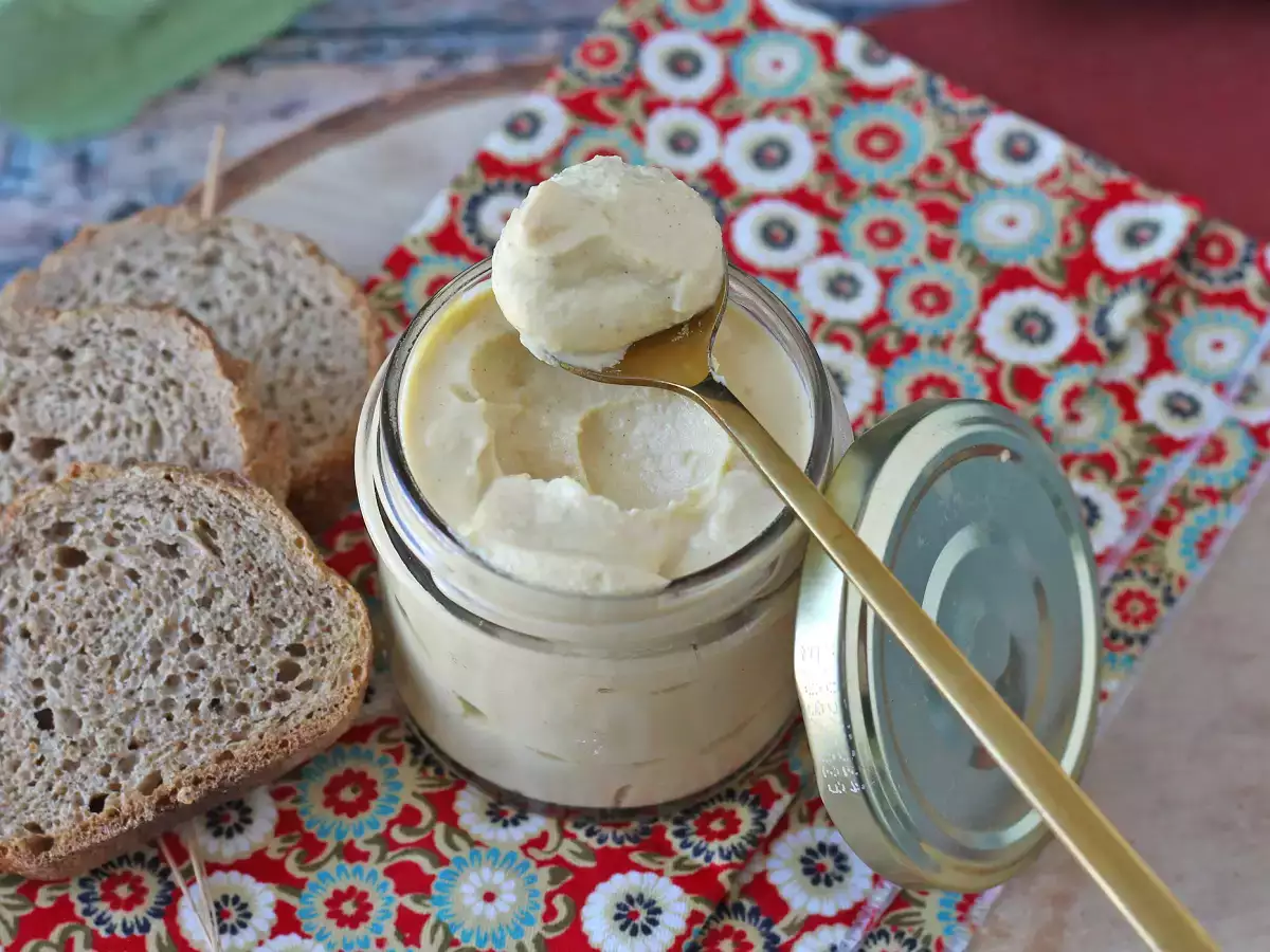 Протеинова майонеза от варени яйца: лека, вкусна и без олио - снимка 7