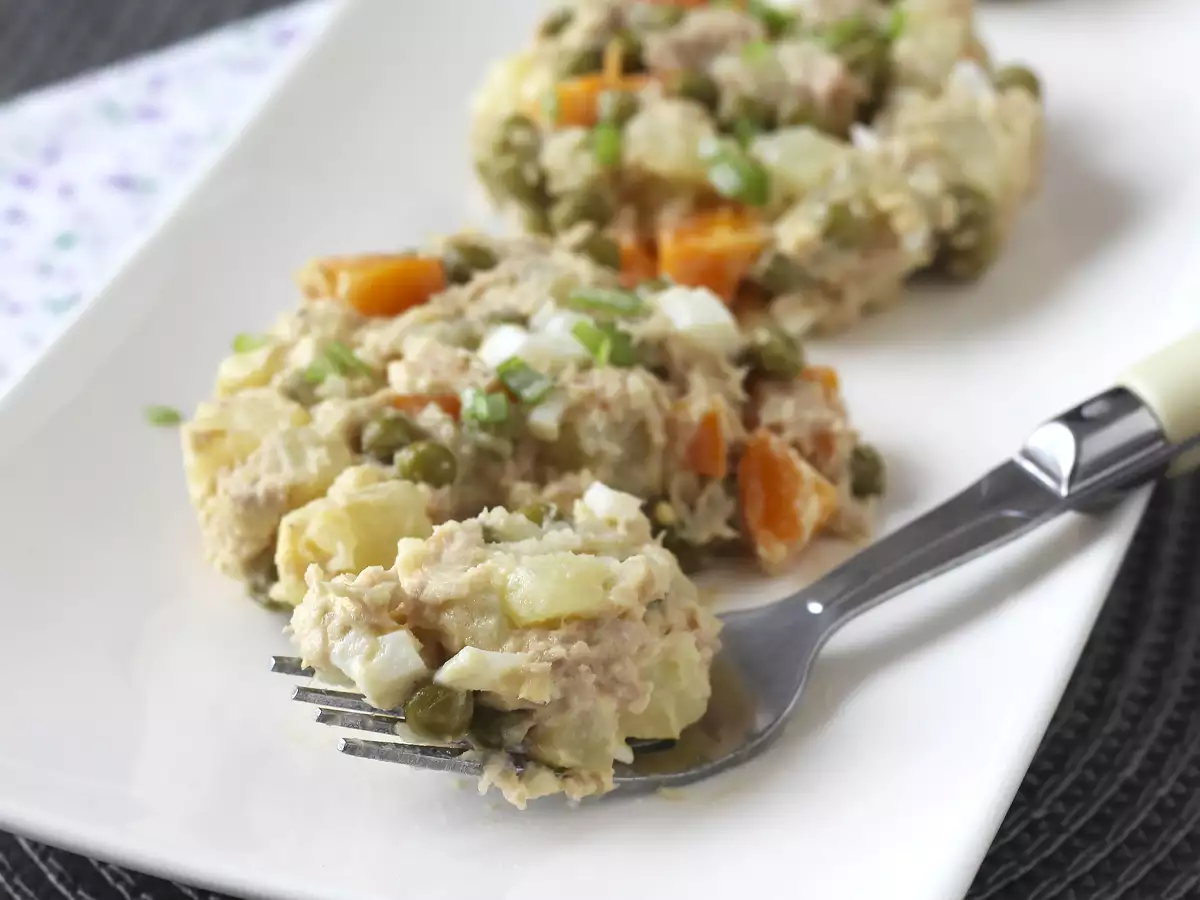 Руска салата с домашна майонеза - снимка 2