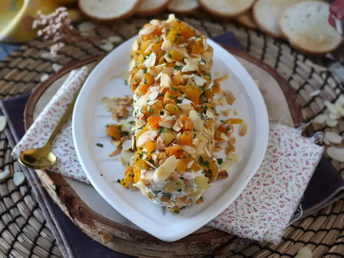 Салам от крема сирене с кайсии и бадеми: идеалното предястие за парти! - снимка 4