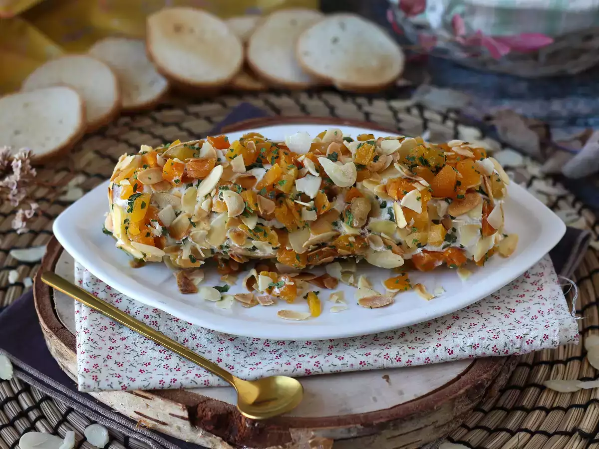 Салам от крема сирене с кайсии и бадеми: идеалното предястие за парти! - снимка 5