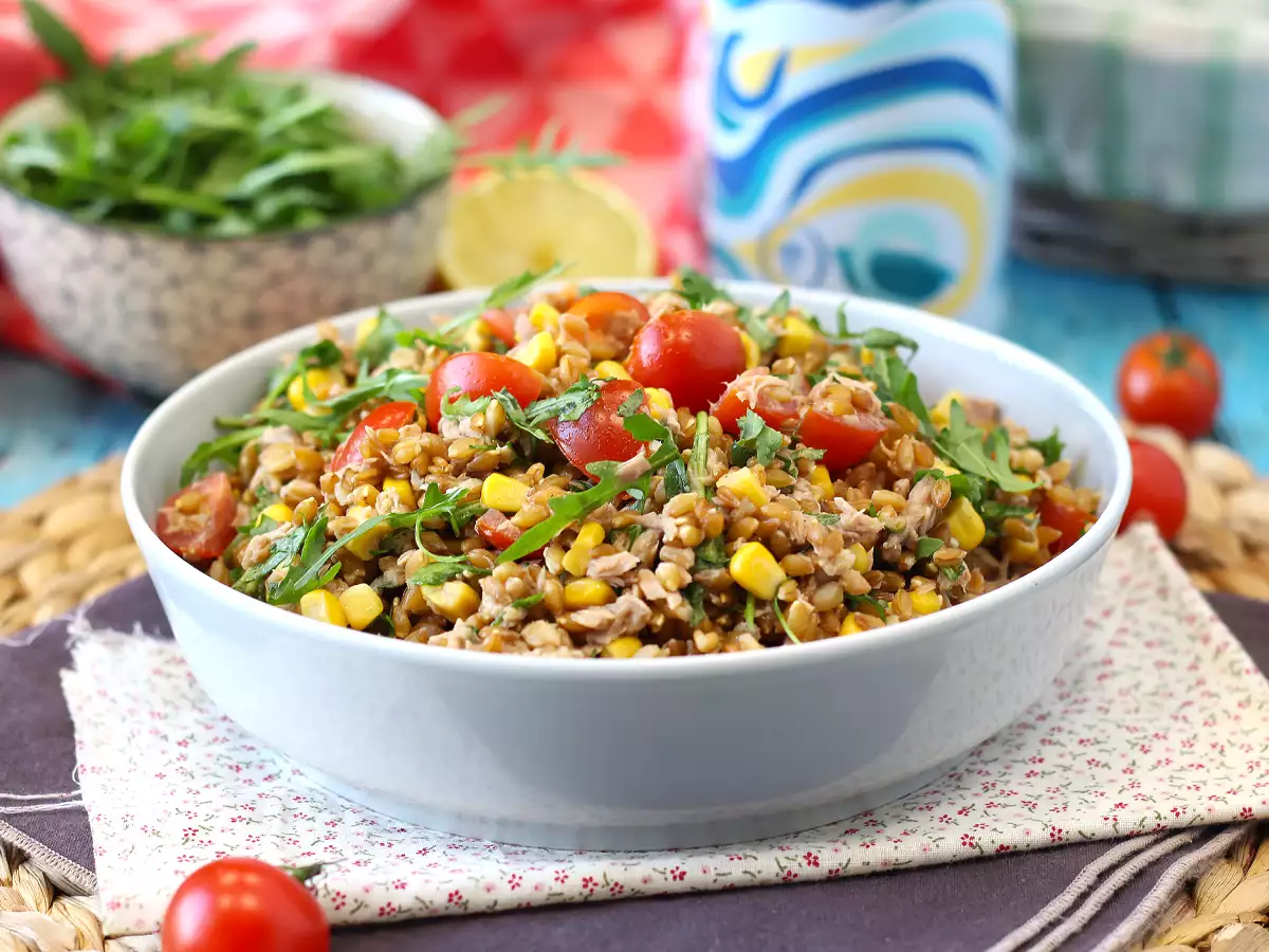 Салата от лимец и риба тон: лека, вкусна и перфектна целогодишна рецепта