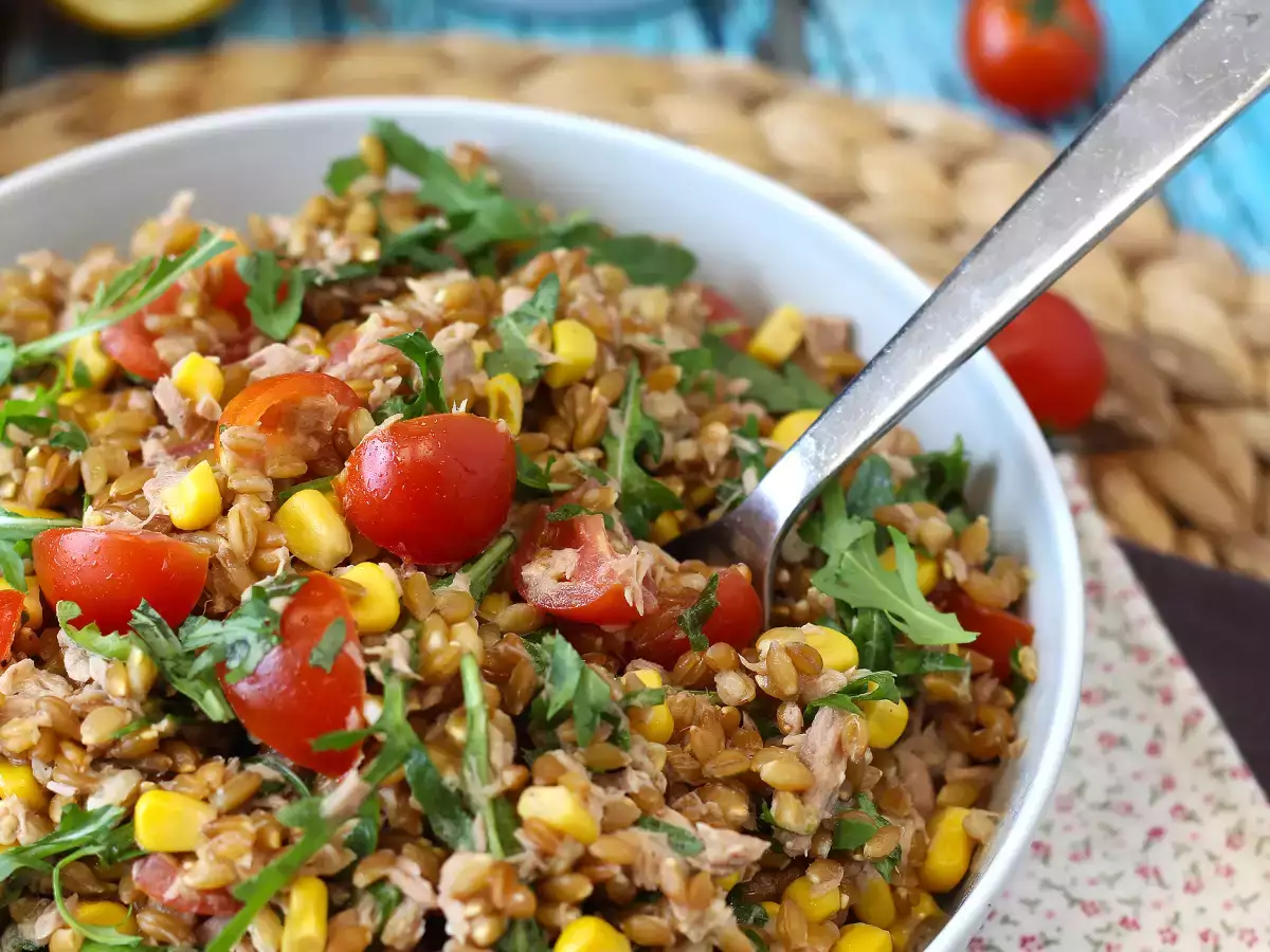 Салата от лимец и риба тон: лека, вкусна и перфектна целогодишна рецепта - снимка 5