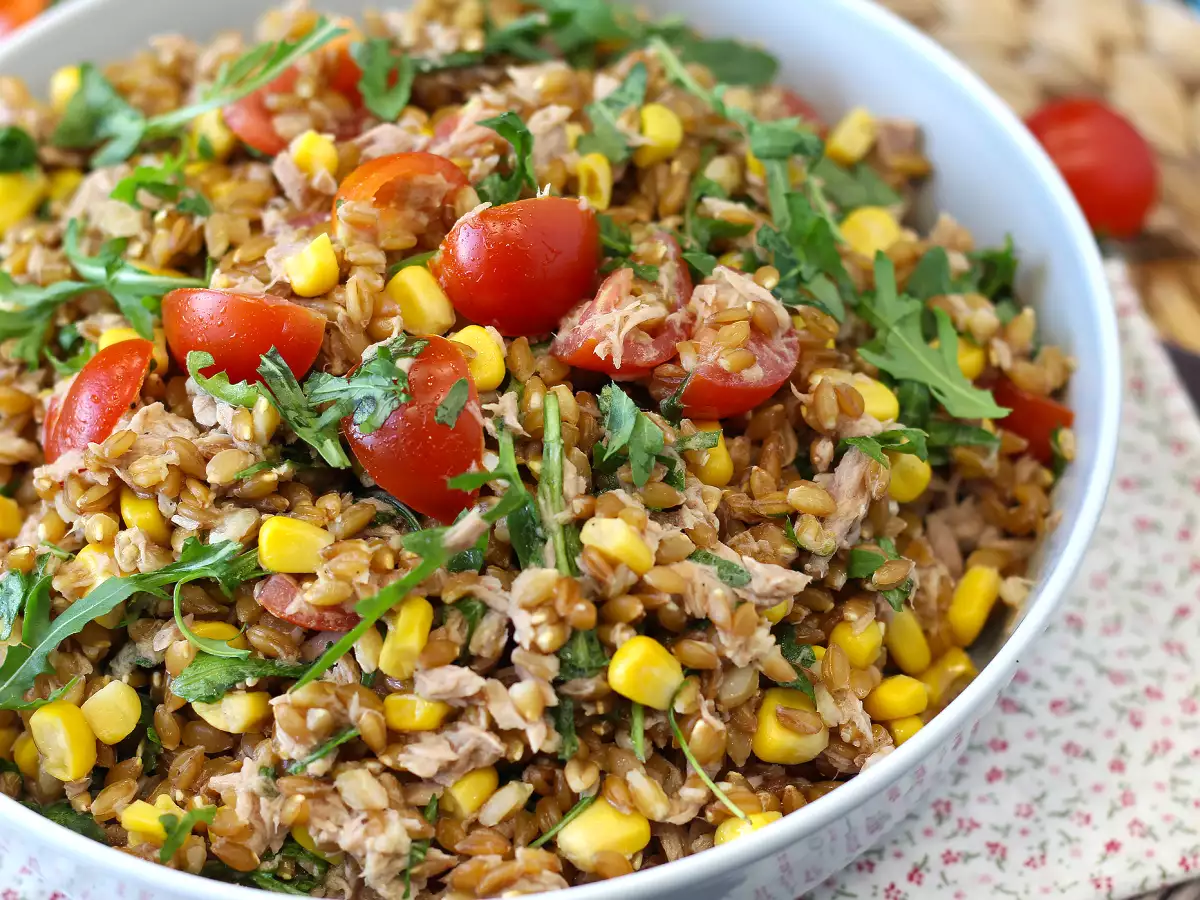 Салата от лимец и риба тон: лека, вкусна и перфектна целогодишна рецепта - снимка 6