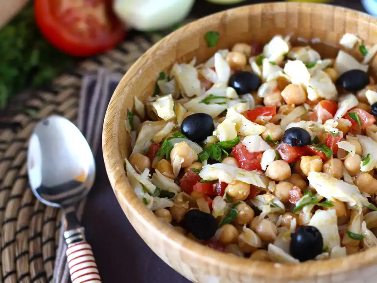 Салата от нахут с треска - снимка 2