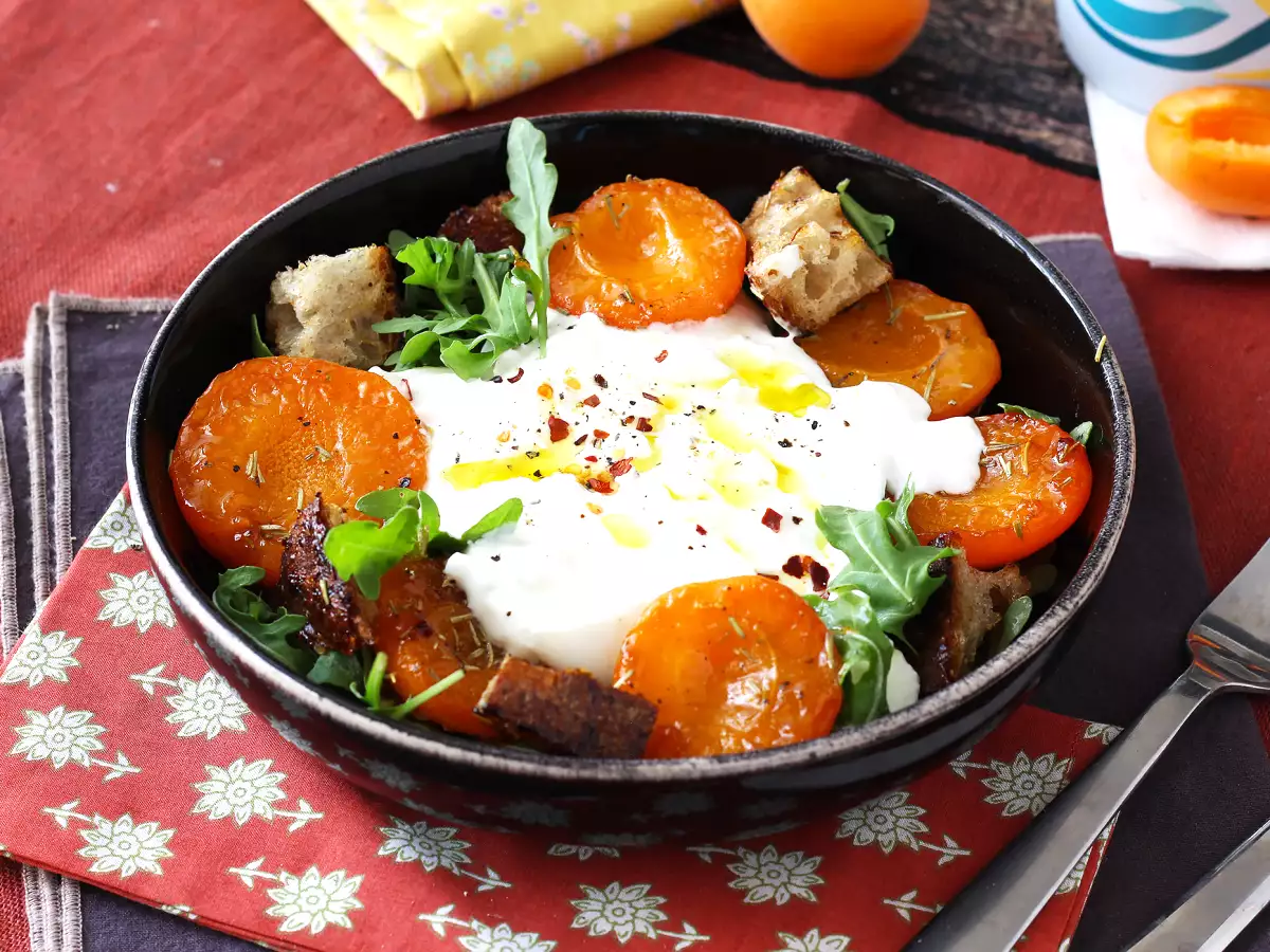 Салата от печени кайсии, рукола и бурата - снимка 4