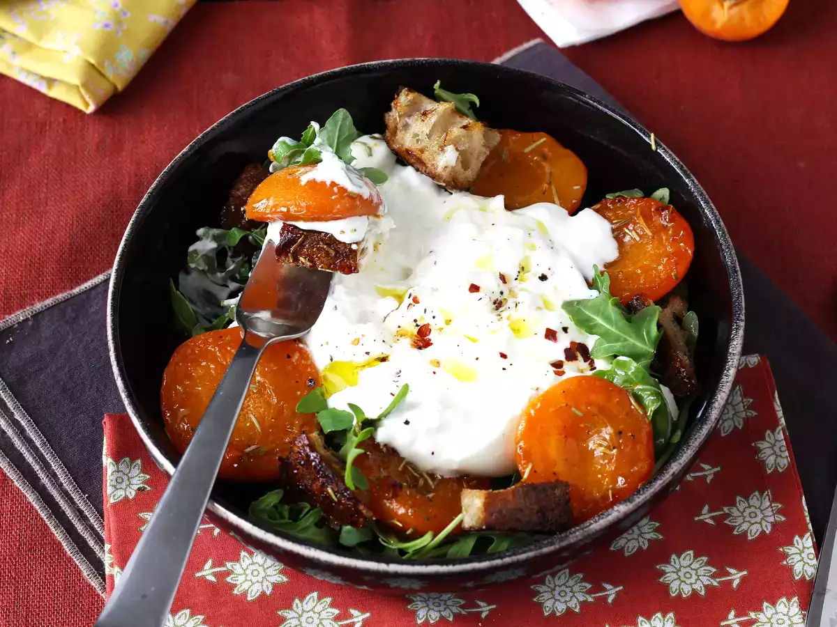 Салата от печени кайсии, рукола и бурата - снимка 5