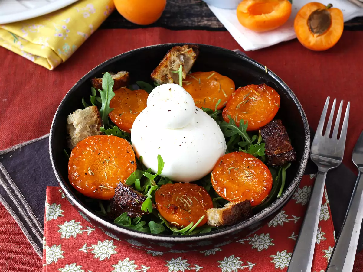 Салата от печени кайсии, рукола и бурата - снимка 6