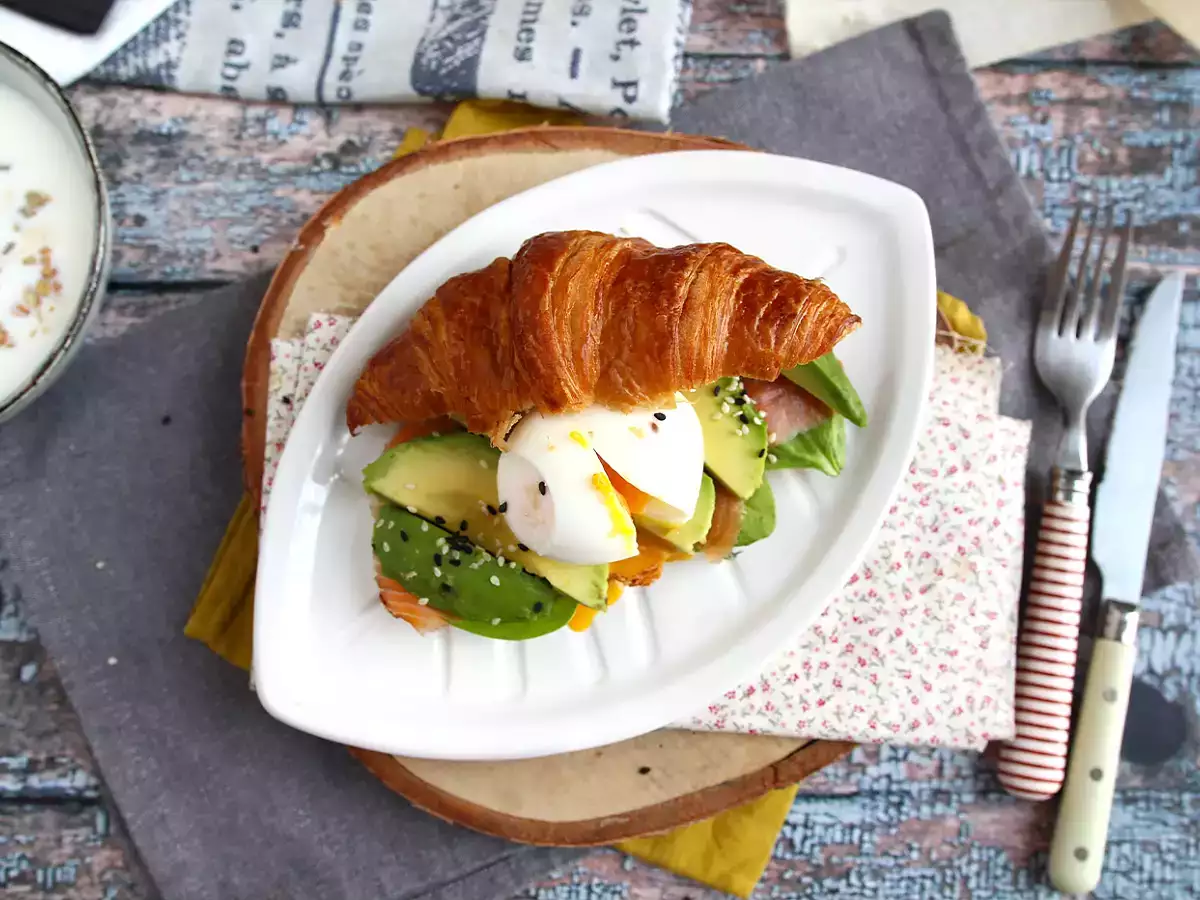 Сандвич с кроасан за късна закуска - снимка 2