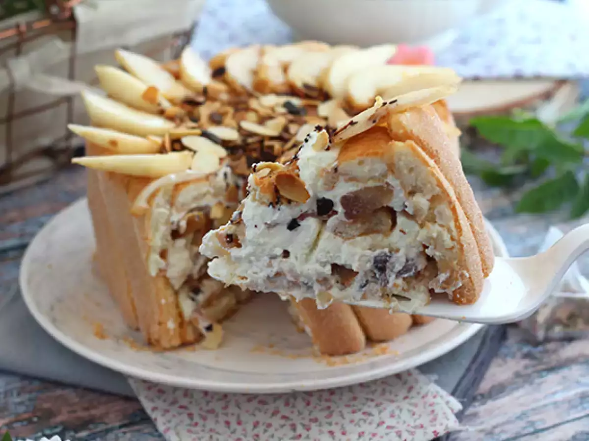 Шарлот с круши и препечени бадеми - снимка 4