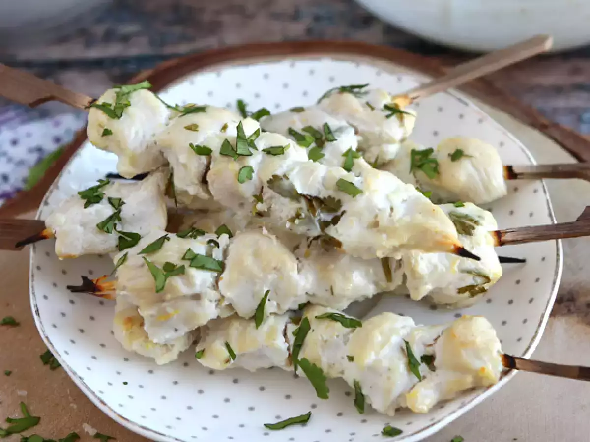 Шишчета с мариновано пилешко месо в сос от кисело мляко и лимон - снимка 3