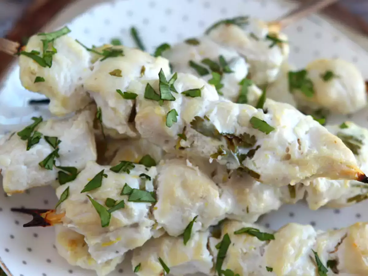 Шишчета с мариновано пилешко месо в сос от кисело мляко и лимон - снимка 4