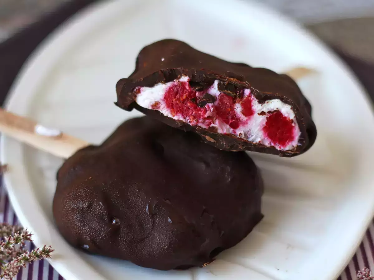 Скайр, малини и шоколадов сладолед. Здравословната закуска за слънчевите дни! - снимка 6