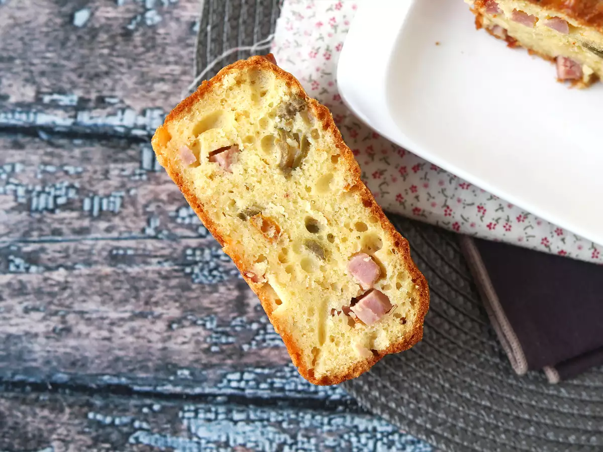 Сладкиш с шунка, маслини и сушени домати със скайр - снимка 3