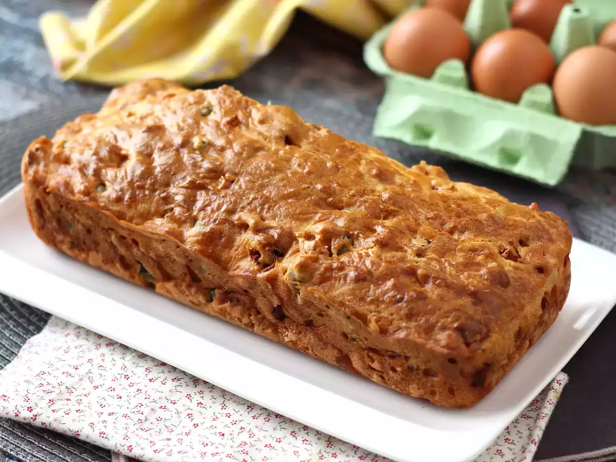 Сладкиш с шунка, маслини и сушени домати със скайр - снимка 4