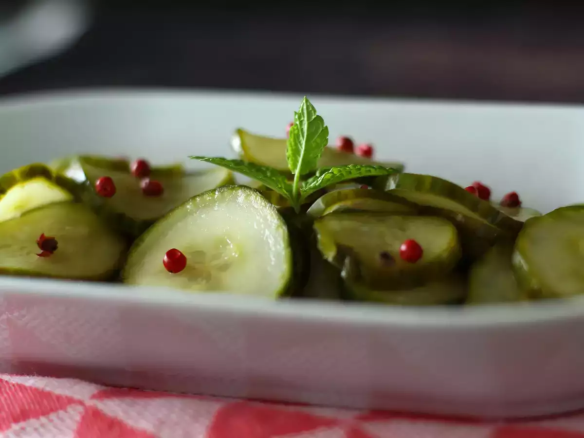 Сладко-кисели краставици: бърза и вкусна гарнитура за лятото! - снимка 2