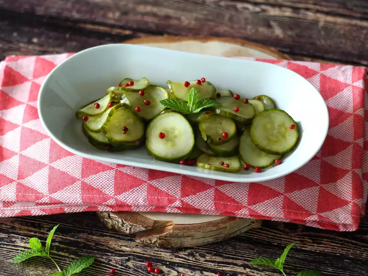 Сладко-кисели краставици: бърза и вкусна гарнитура за лятото! - снимка 3