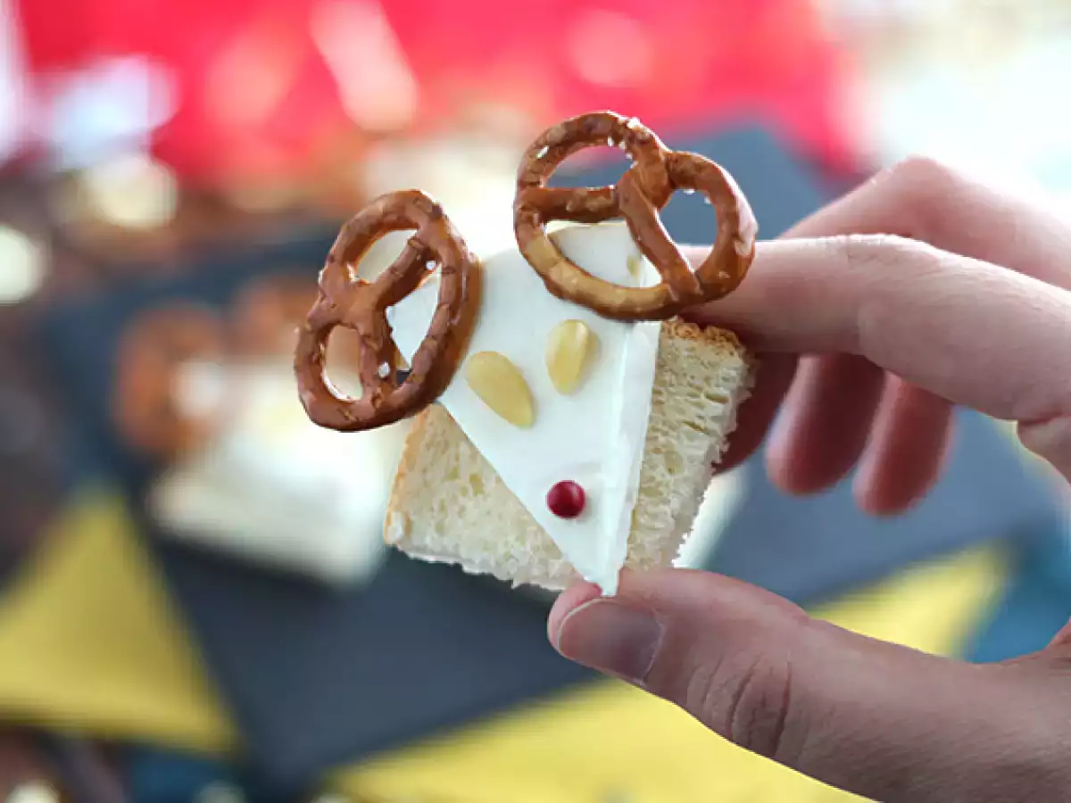 Смееща се крава с тост от северен елен - снимка 2