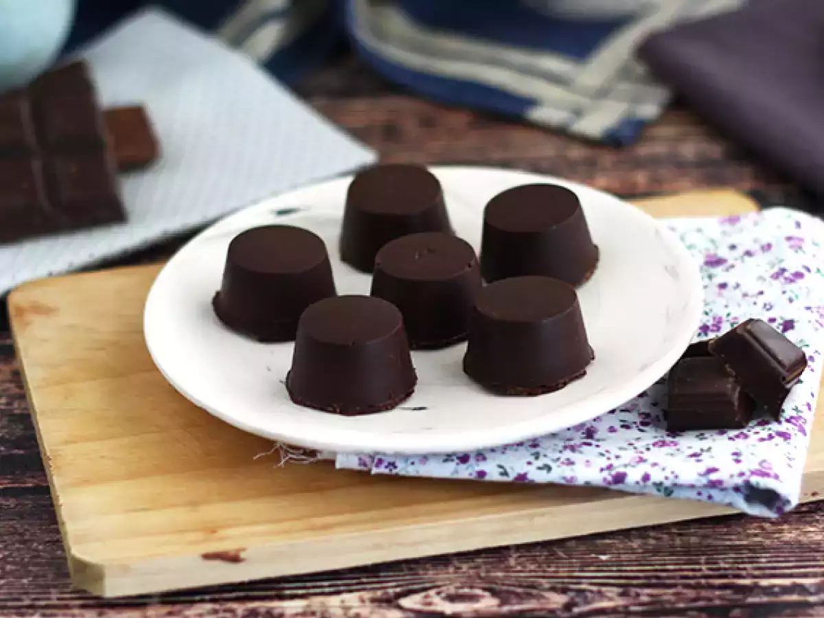 Шоколадови бонбони с пълнеж от солен карамел и бадеми - снимка 3