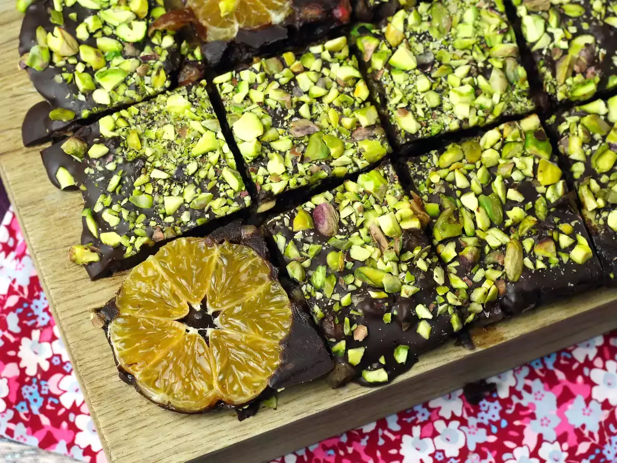 Шоколадово блокче с шамфъстък и мандарина, идеалното сладко лакомство за зимата! - снимка 4