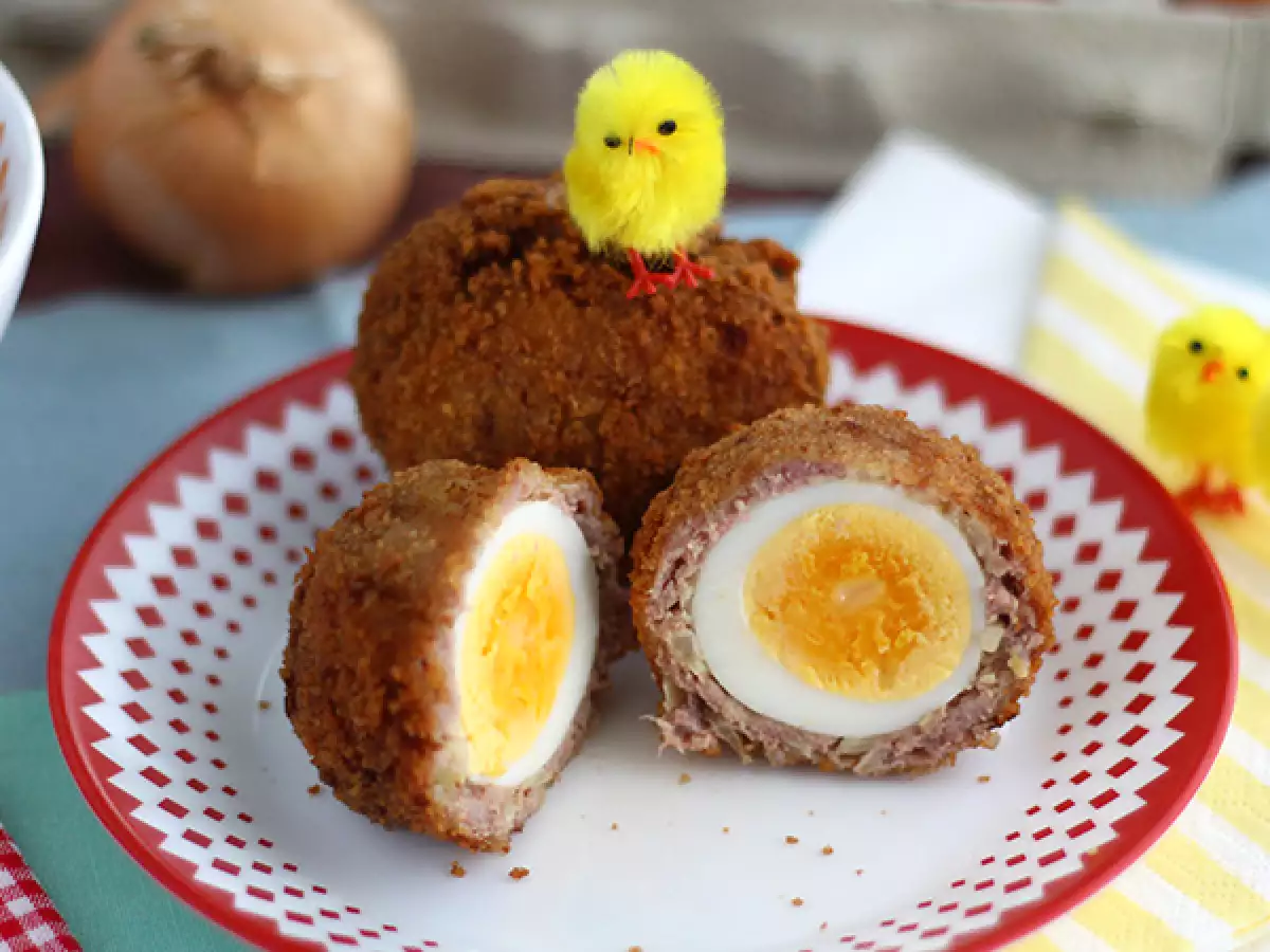 Шотландски яйца (Scotch eggs) – яйца, обвити в кайма и панирани