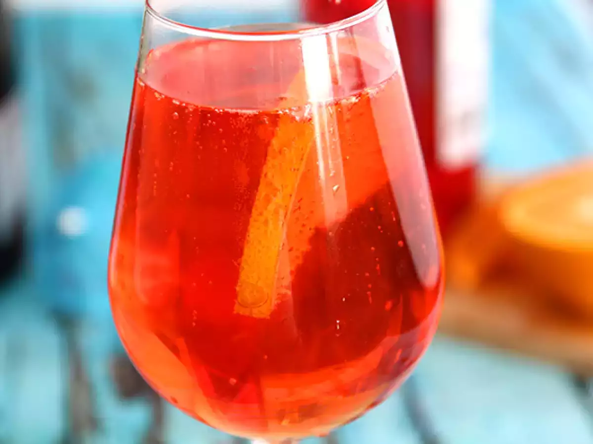 Spritz, известният италиански коктейл с Aperol - снимка 2
