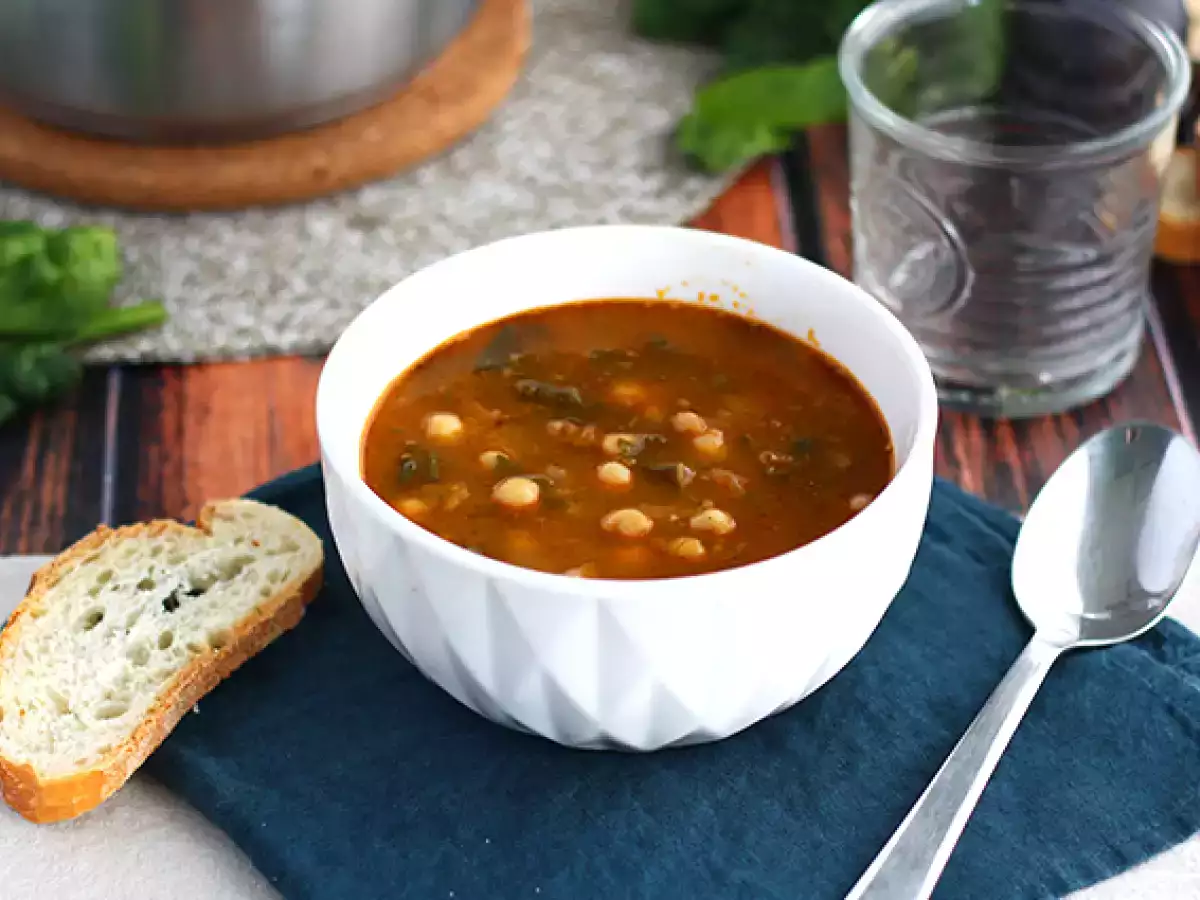 Супа от нахут със спанак